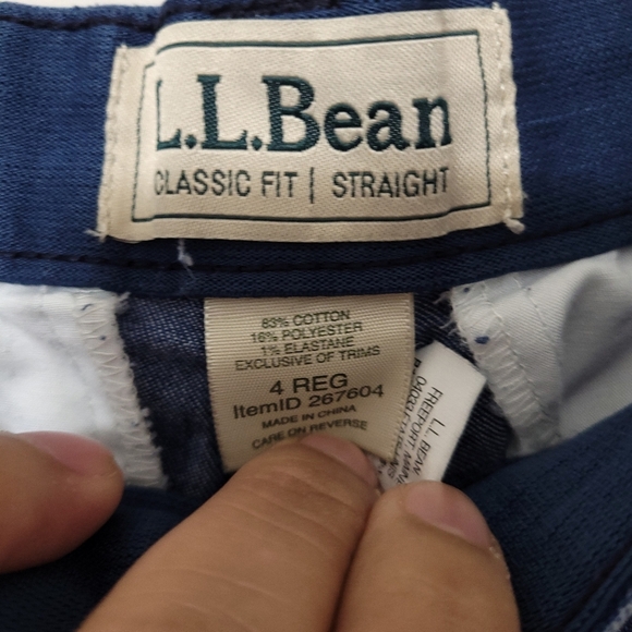 L.L Bean Women’s Classic Fit Medium Wash Denim Jeans Size 4R - Picture 4 of 7